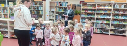 21.04.26r. Skrzaty w bibliotece