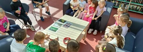 22.05.26r. Słoneczka w bibliotece